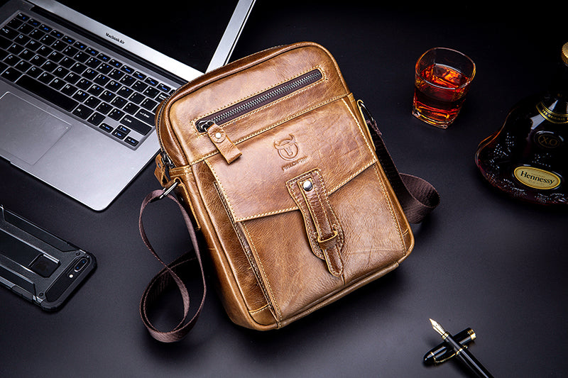 Men Vintage Leather Small Messenger Bag Business Travel Shoulder Bag Chestnut