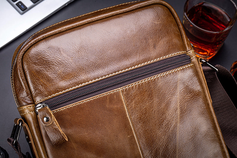 Men Vintage Leather Small Messenger Bag Business Travel Shoulder Bag Chestnut