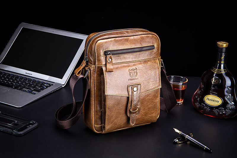 Men Vintage Leather Small Messenger Bag Business Travel Shoulder Bag Chestnut